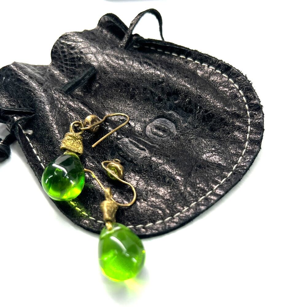 New MOR LONDON glass bead dangle earrings f apple-green antique bronze hooks